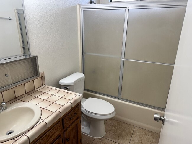 Building Photo - GRA916