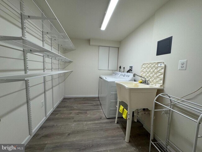 Building Photo - 10676 Muirfield Dr