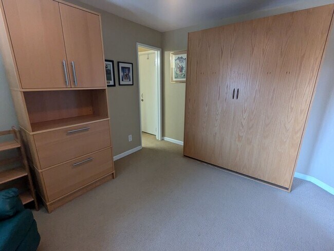Building Photo - Fully furnished 1 bedroom condo and office - Short Term Rental!