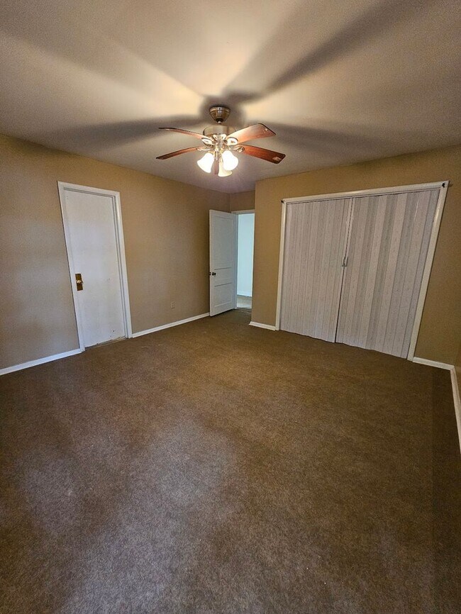 Building Photo - 4 bedroom/2 bathroom house in Florence, ju...