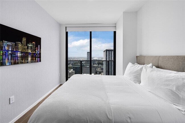 Building Photo - 398 NE 5th St