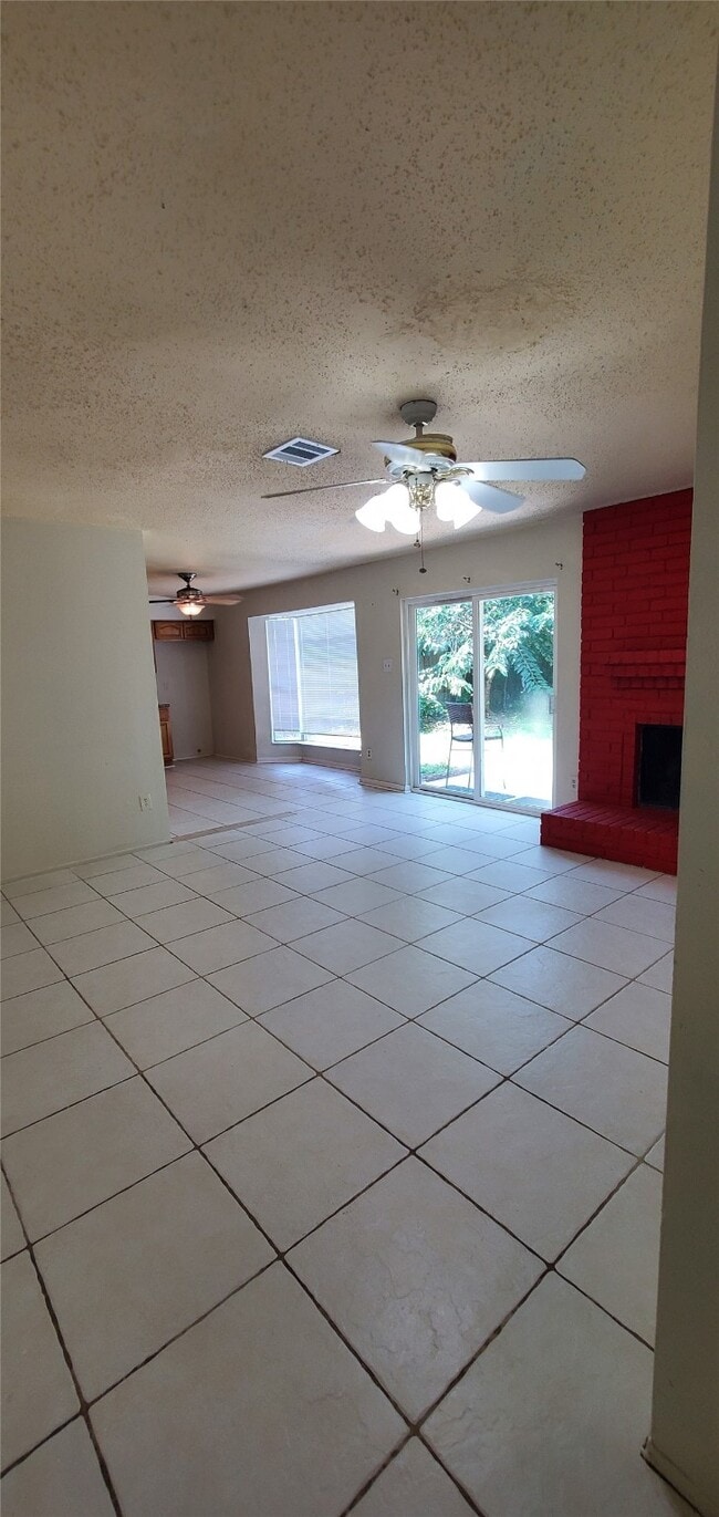 Building Photo - 7406 La Pl Dr