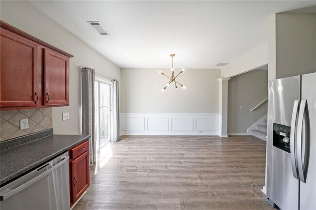 Building Photo - 2062 Lakeshore Overlook Dr