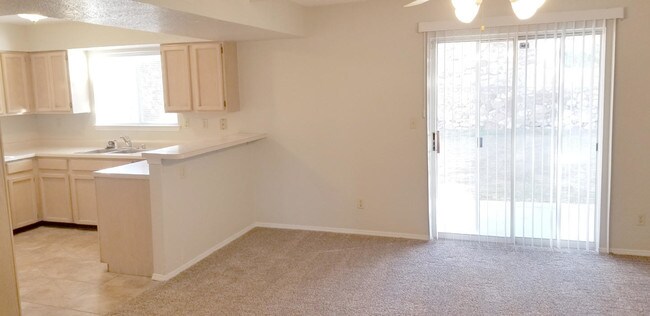 Building Photo - 6928 Crown Ridge Dr
