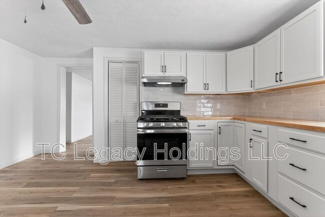 Building Photo - 218 George St