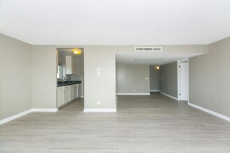 Building Photo - ? Spacious 2-Bedroom Condo at Fairway Manor – Incredible Value Near Waikiki! ?