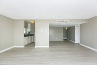 Building Photo - ? Spacious 2-Bedroom Condo at Fairway Manor – Incredible Value Near Waikiki! ?