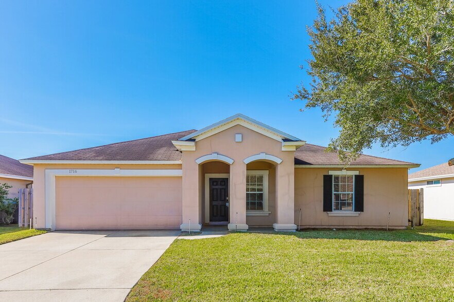 Primary Photo - 1716 Hollow Glen Dr