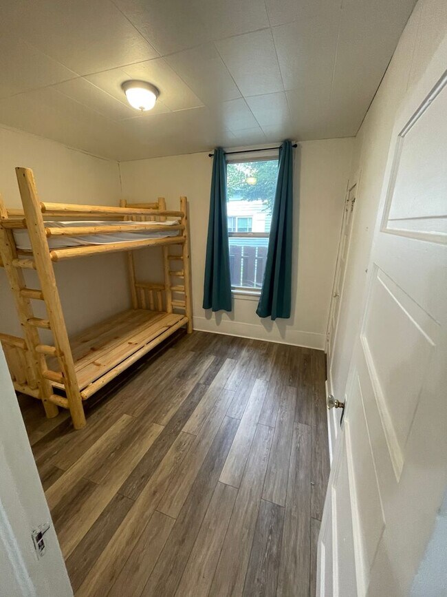 Building Photo - Remodeled Downtown Ellensburg Home