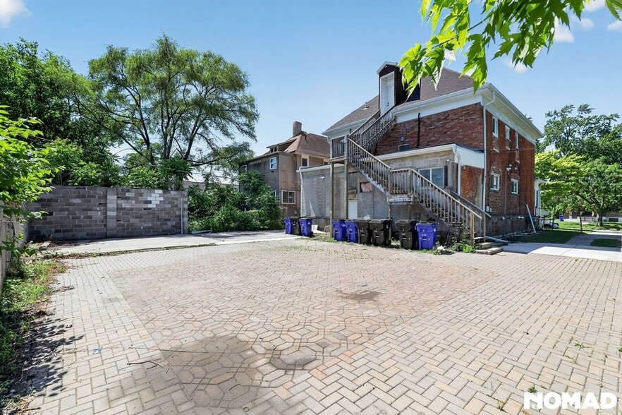 Building Photo - 558 Marston St