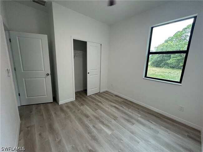 Building Photo - 455 Bell Blvd