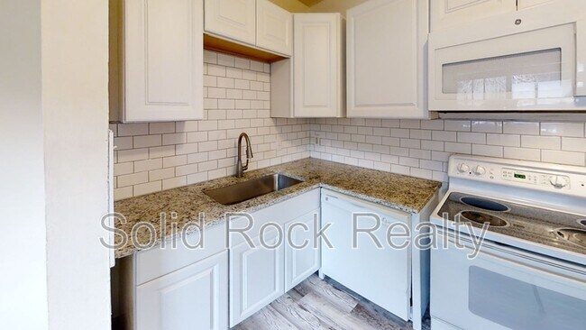 Building Photo - 1411 S Corona Ave