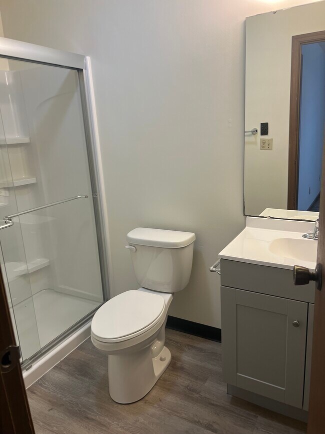 Building Photo - 1520 Main St