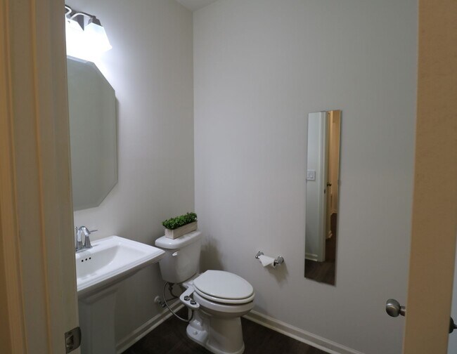 Building Photo - 4515 Wedge Dr