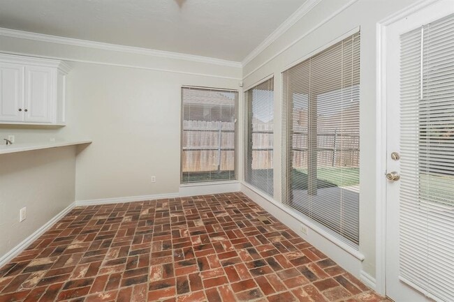 Building Photo - 10404 Regent St