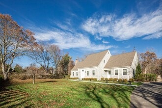 Building Photo - 212 Meadows W