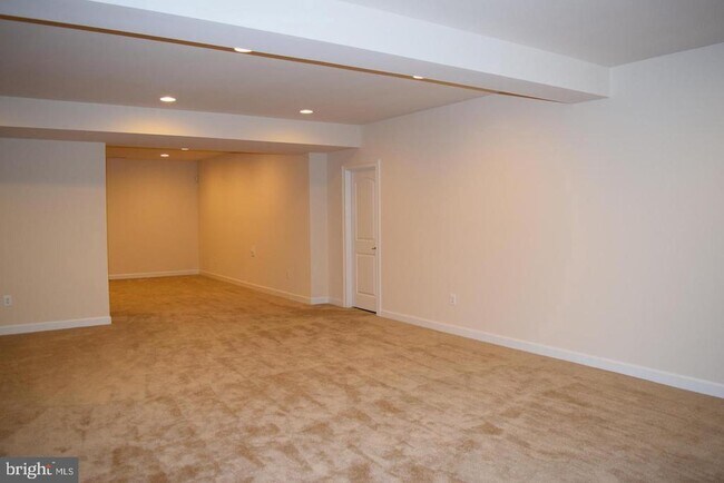 Building Photo - 42159 Tecumseh Hills Dr