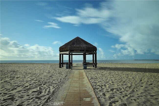 Building Photo - 33895 Alcazar Dr