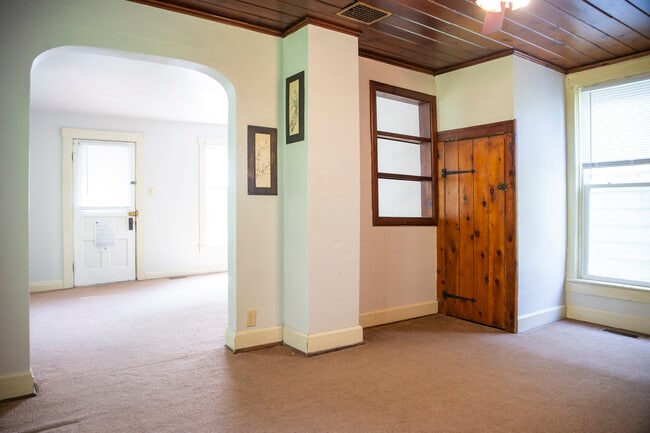 Building Photo - 19 Smith St