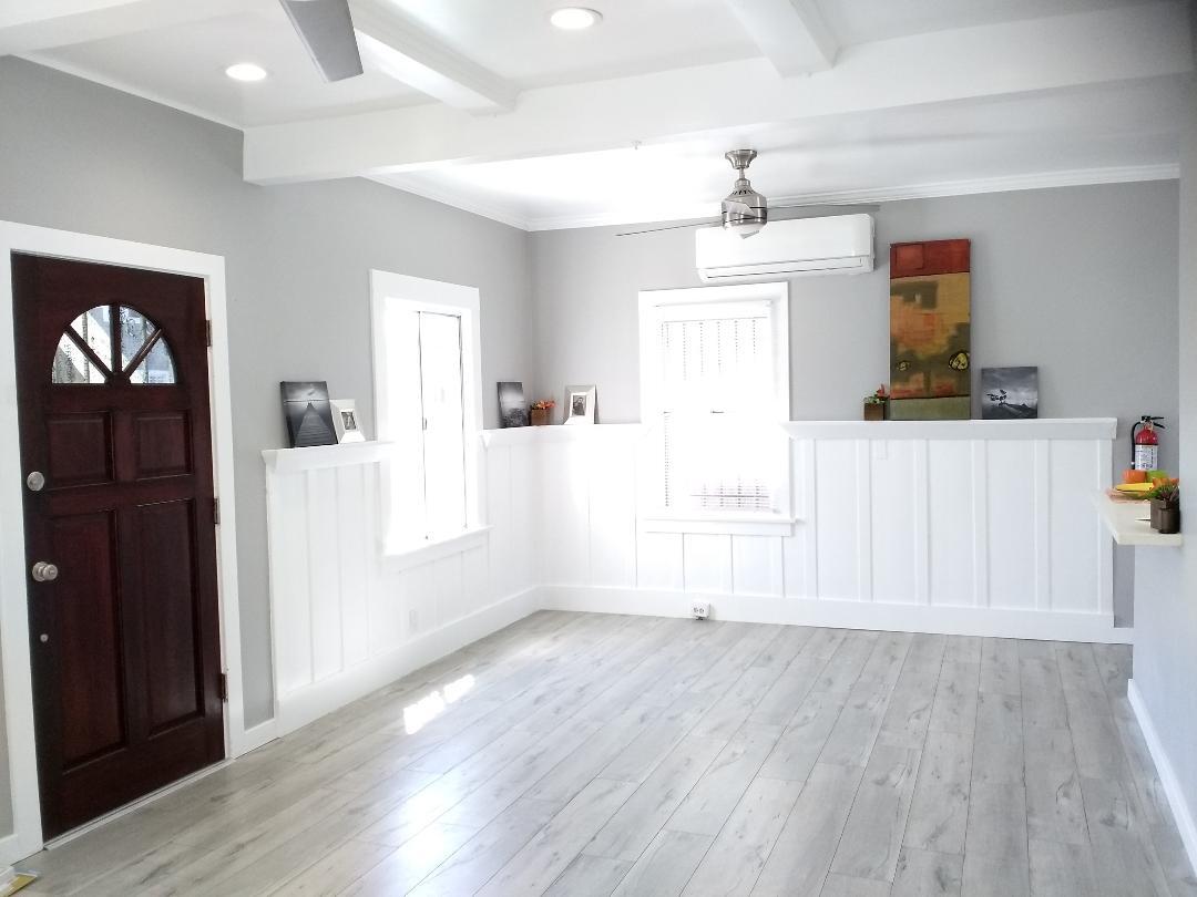 Dining area - 4057 S Raymond Ave