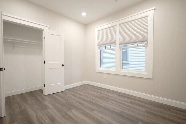 Building Photo - 701 E 2nd St