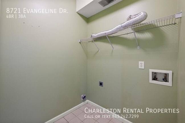 Building Photo - 8721 Evangeline Dr