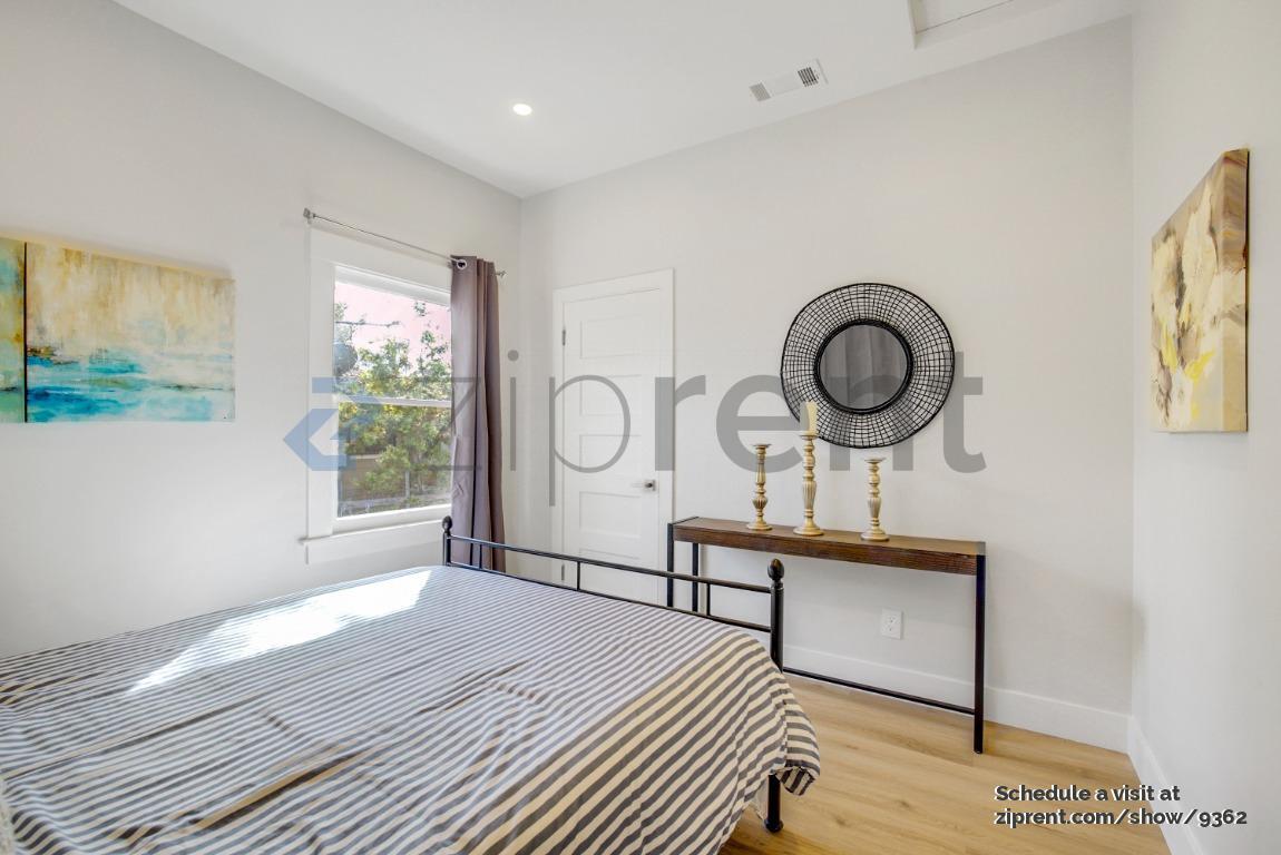 Building Photo - 1815 San Andres St