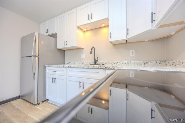 Building Photo - 6379 Robinson Rd