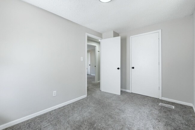 Building Photo - 3-Bedroom w/ New Kitchen Appliances