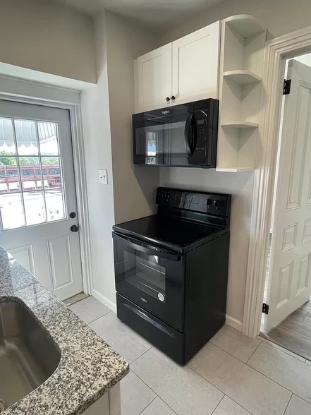 Building Photo - 566 E High St