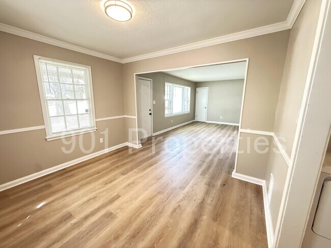 Building Photo - 814 Colonial Rd