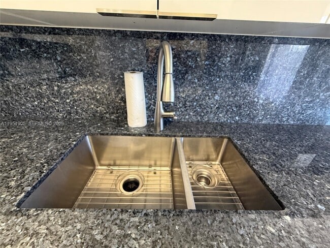 Building Photo - 290 174th St St