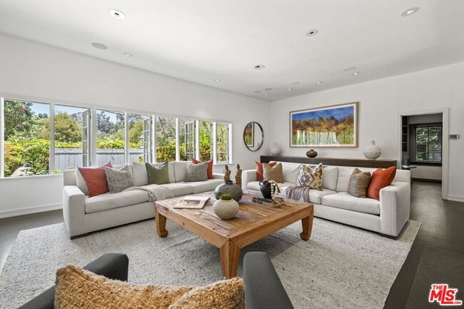 Building Photo - 3 Latimer Rd