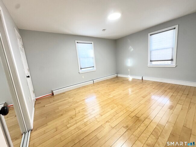 Building Photo - 8 Wildwood Rd