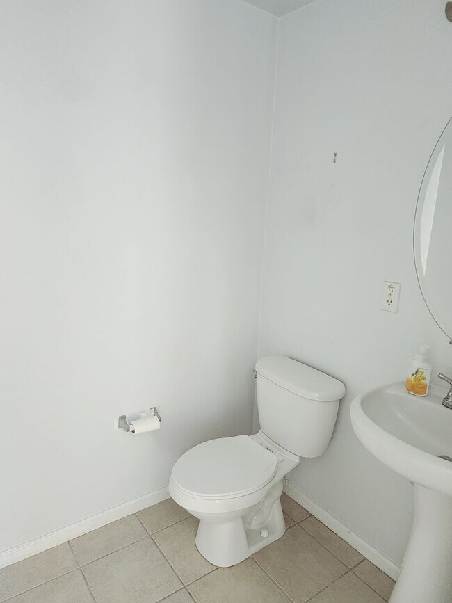 Building Photo - Lovely Parkside Townhome!