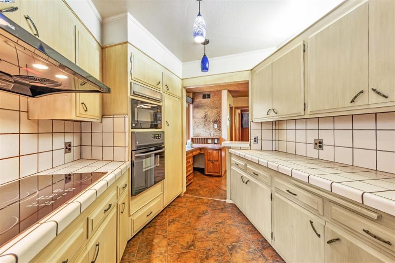 Building Photo - 35849 Linda Dr