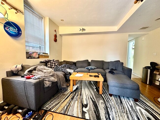 Building Photo - 108 Myrtle St