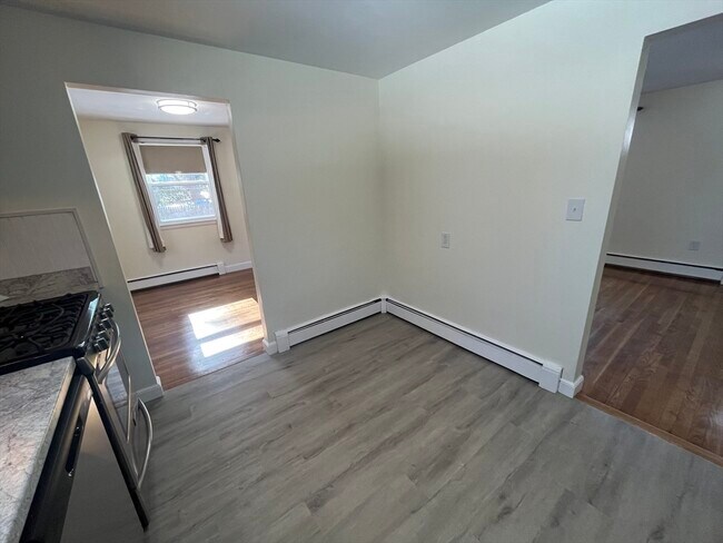 Building Photo - 150 Pond St