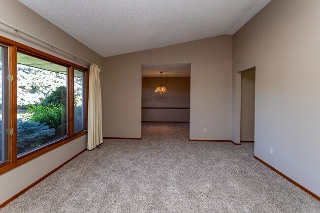 Building Photo - Ranch Style Home Located inside Kissing Camels!
