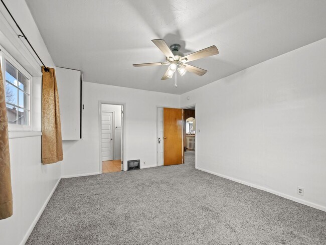 Building Photo - Peaceful northside home