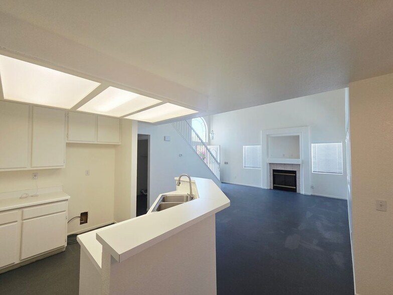 Building Photo - 33178 Regatta Dr