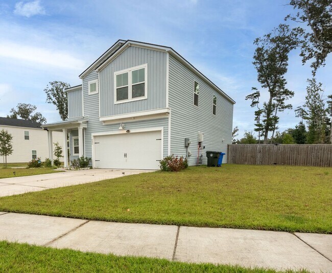 Building Photo - Bright & Spacious Living in Charleston’s G...