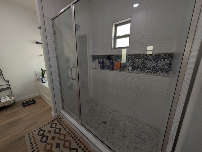 Building Photo - 6141 Hidden Psge Ave