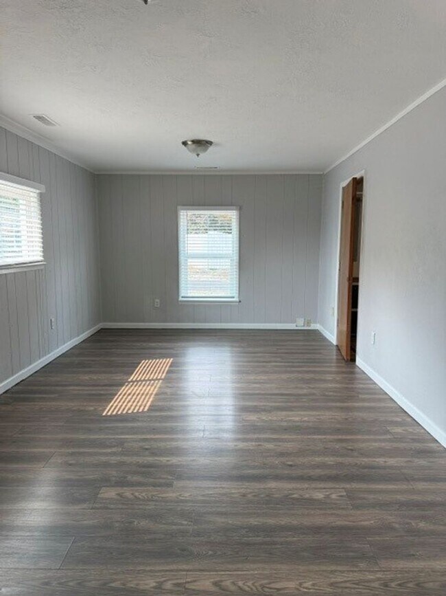 Building Photo - 1690 Longview Way NW