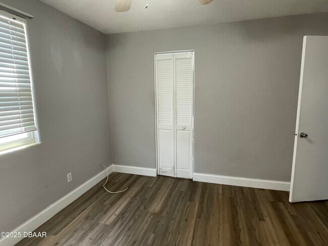 Building Photo - 66 River Dr