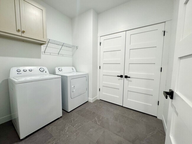 Building Photo - 1712 Whitetail Way