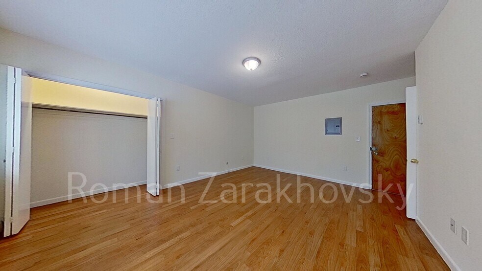 Building Photo - 2018 Commonwealth Ave