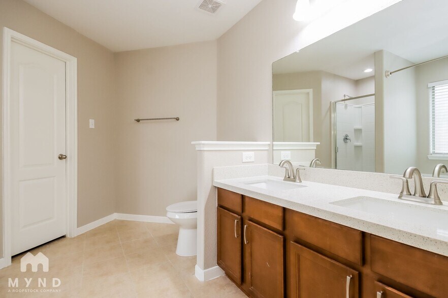 Building Photo - 2706 Sandberry Dr