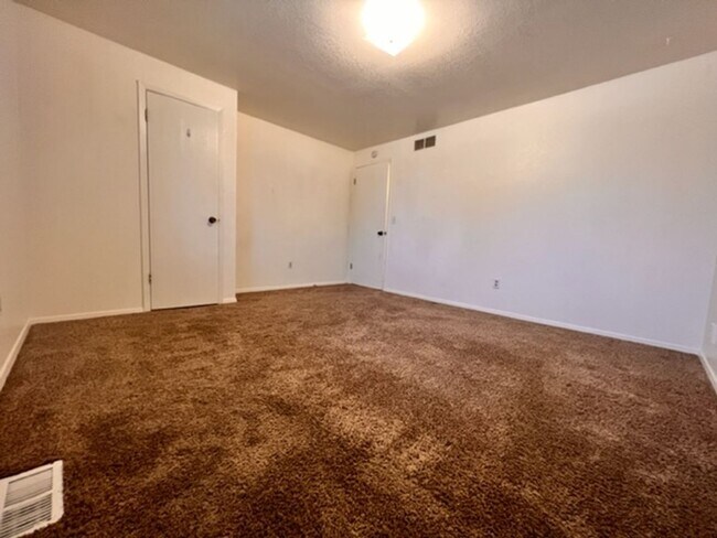 Building Photo - 200 N Stierman Way