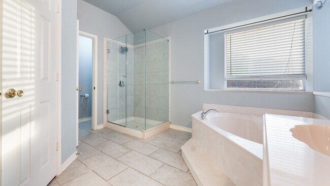 Building Photo - 525 Mustang Ridge Dr